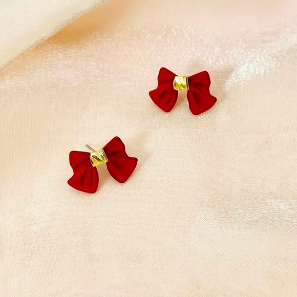 NEW Christmas Holiday Red Gold Hardshell Bow Stud Earrings - Picture 3 of 4